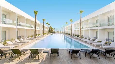 WHITE DREAMS RESORT .